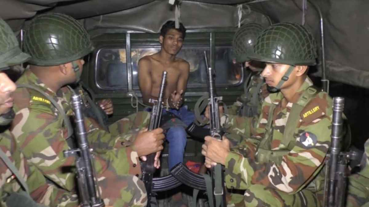 লক্ষ্মীপুরে দুটি বিদেশি পিস্তলসহ যুবক আটক